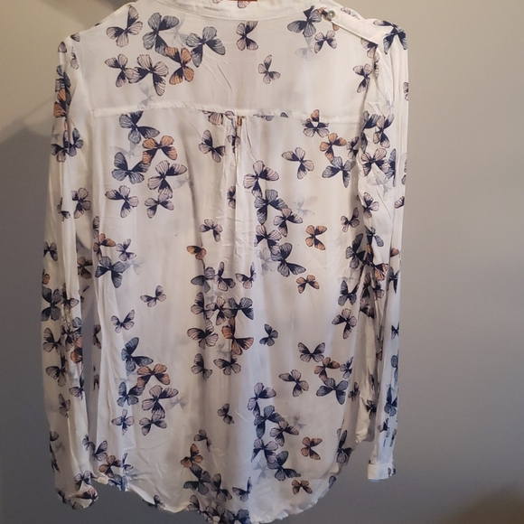 Butterfly design blouse - Picture 3 of 3